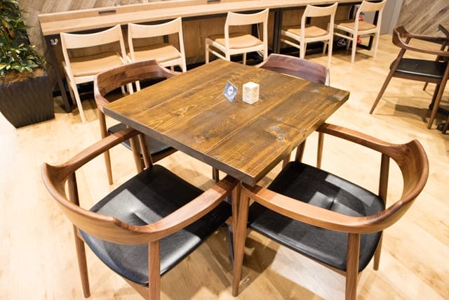 カインズ川島インター店カフェブリッコのテーブル