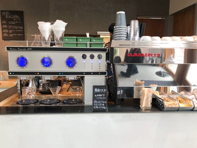 菊寿童のカフェザシェードツリーコーヒーマシン