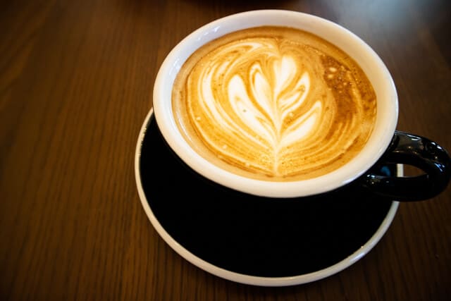 熊谷・COFFEE TRIPS(コーヒートリップス)のカフェラテ