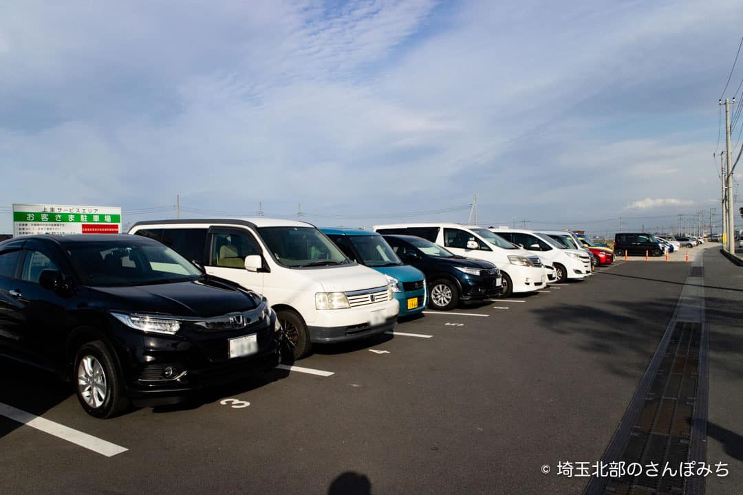 上里SA(上り)一般道の駐車場
