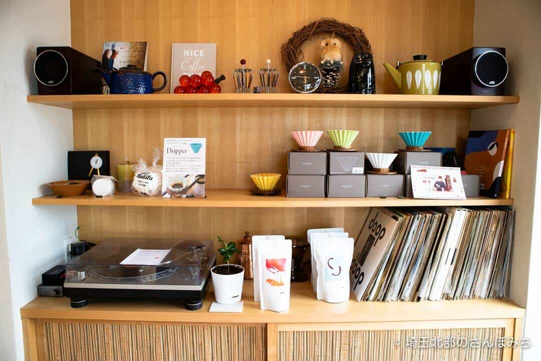 熊谷カフェ・コンサイエンスの棚