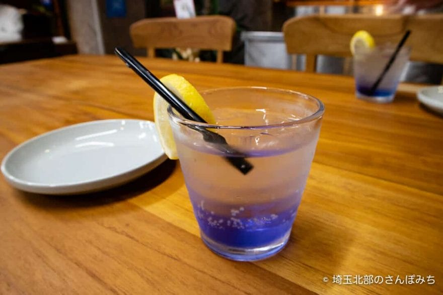 深谷・藍染カフェのバラフライソーダ