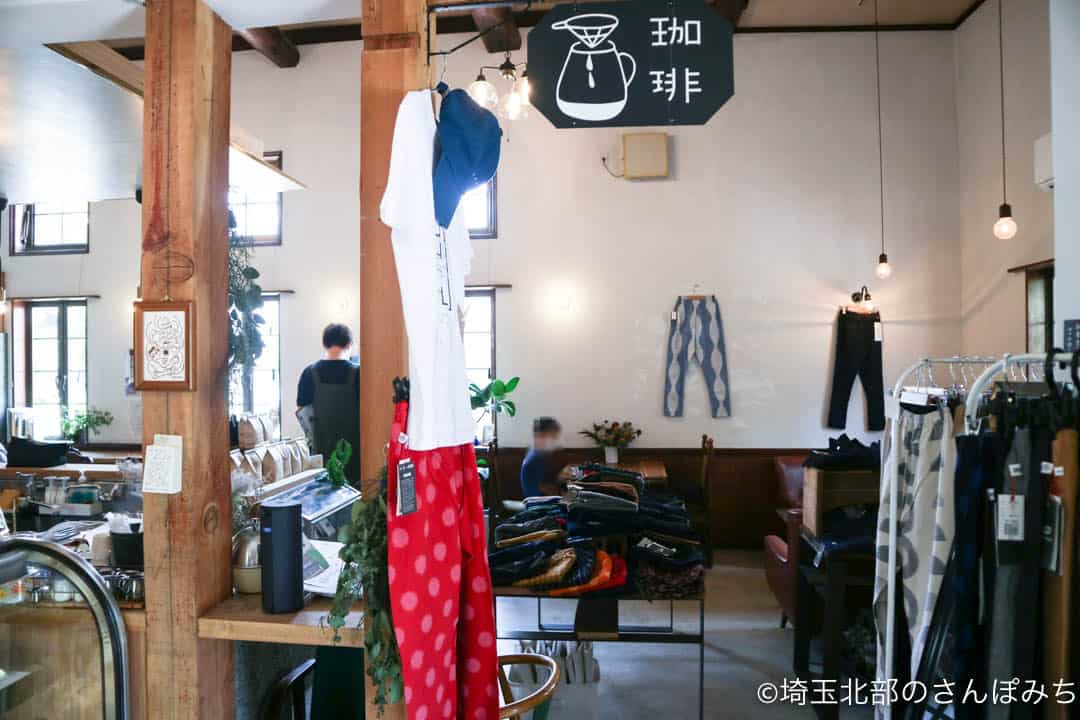 足利のカフェ・八蔵の店内入口