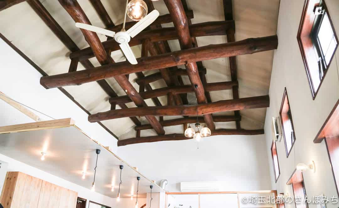 足利のカフェ・八蔵の天井