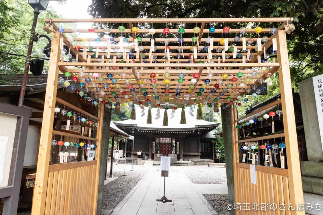 川越氷川神社の鳥居前の風鈴