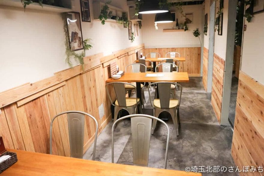 熊谷カフェ・カルペディエムのテーブル席