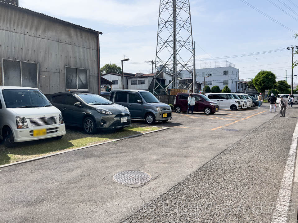 山田うどん入間工場の工場直売駐車場